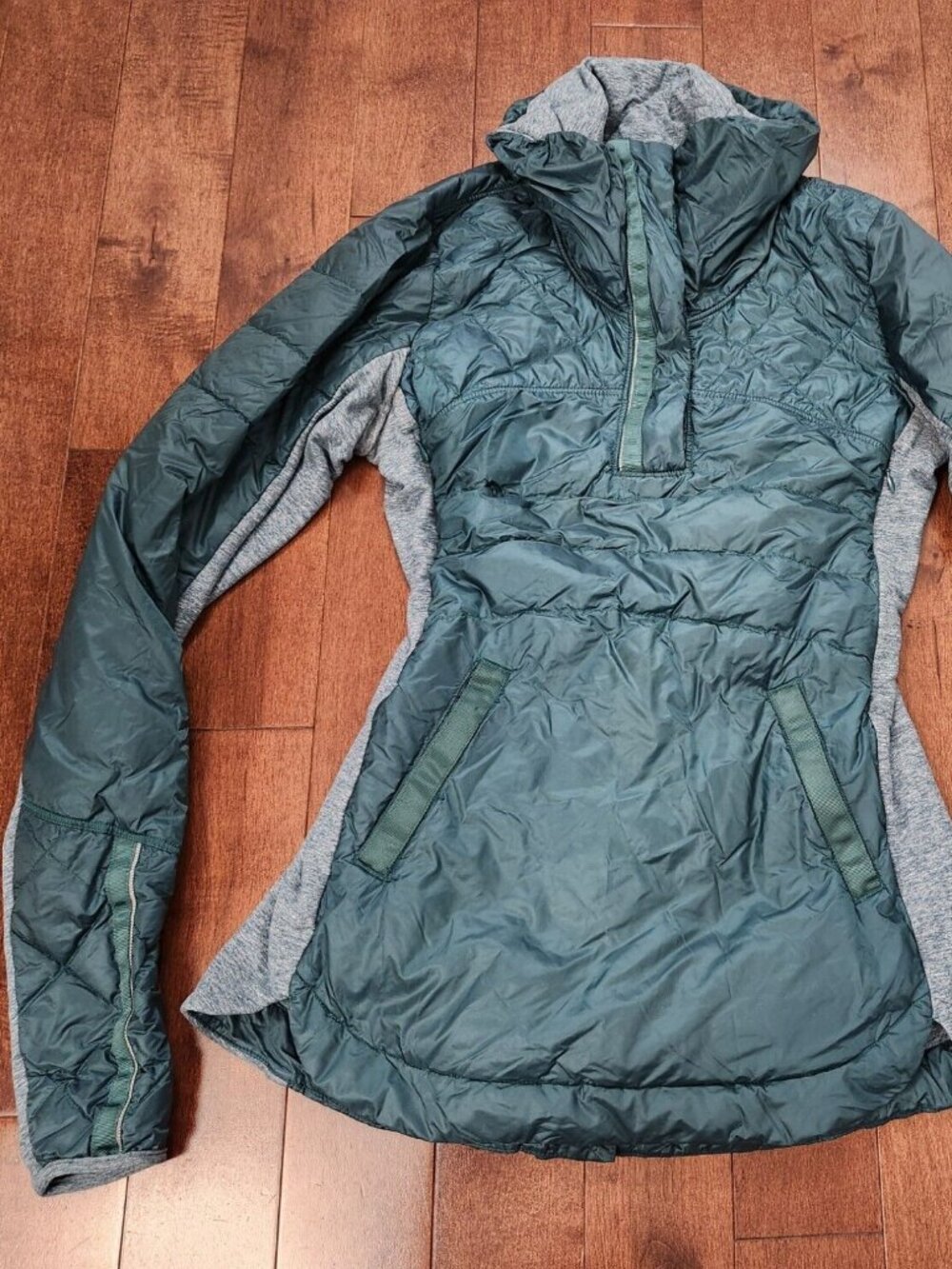 Lululemon down for a run women's green pullover jacket in size 4